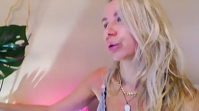 Snapshot of OLIVIA_CANDY chatting on June 2026 05:09:02 AM OLIVIA CANDY online show from June 2026 05:09:02 AM