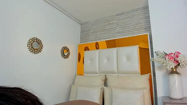 ShaniaBrownn online show from January 2025 07:48:02 PM