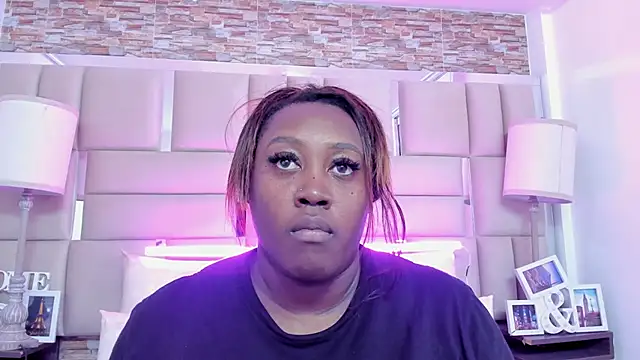 ShaniaBrownn online show from September 2025 07:40:02 PM