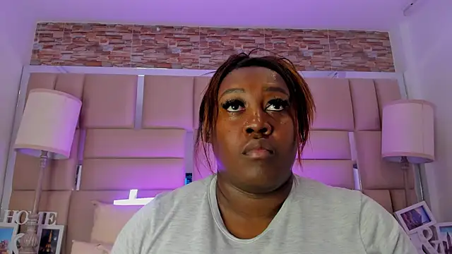 ShaniaBrownn online show from October 2025 07:42:02 PM