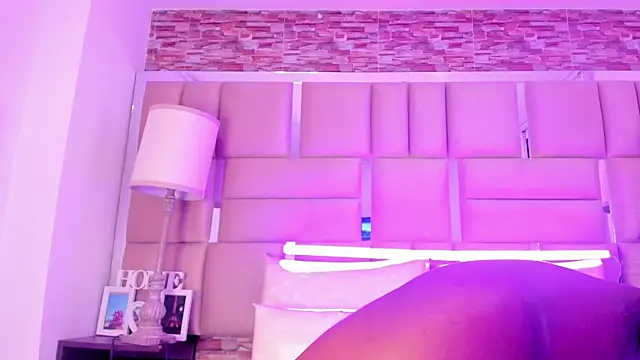 ShaniaBrownn online show from October 2025 07:56:01 PM