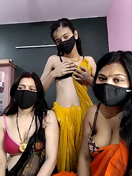 Snapshot of cutee__crazy chatting on May 2026 02:21:02 PM cutee crazy online show from May 2026 02:21:02 PM