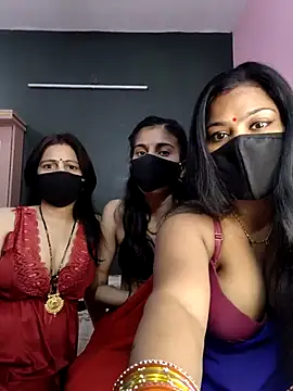 Snapshot of cutee__crazy chatting on May 2026 02:35:02 PM cutee crazy online show from May 2026 02:35:02 PM