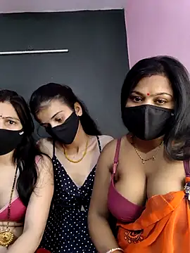 Snapshot of cutee__crazy chatting on May 2026 02:25:02 PM cutee crazy online show from May 2026 02:25:02 PM