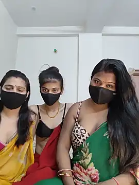Snapshot of cutee__crazy chatting on May 2026 01:52:02 PM cutee crazy online show from May 2026 01:52:02 PM