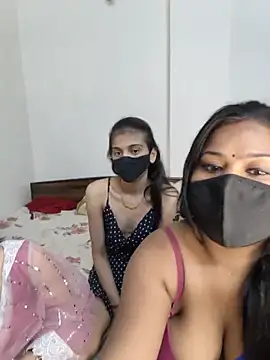Snapshot of cutee__crazy chatting on May 2026 02:15:02 PM cutee crazy online show from May 2026 02:15:02 PM