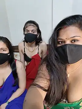 Snapshot of cutee__crazy chatting on May 2026 01:52:01 PM cutee crazy online show from May 2026 01:52:01 PM