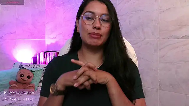 Snapshot of LauraRuiz1 chatting on June 2026 09:26:02 PM LauraRuiz1 online show from June 2026 09:26:02 PM