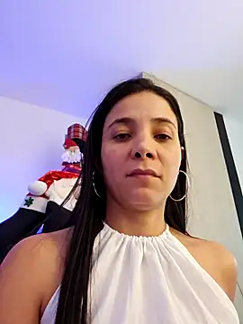 Snapshot of miaeyes chatting on December 2024 01:32:01 PM miaeyes online show from December 2024 01:32:01 PM