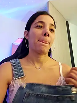 Snapshot of miaeyes chatting on January 2025 02:14:02 PM miaeyes online show from January 2025 02:14:02 PM