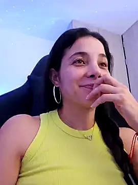 Snapshot of miaeyes chatting on January 2025 04:25:01 PM miaeyes online show from January 2025 04:25:01 PM