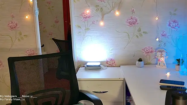 sinnamon  online show from November 2025 03:45:02 PM