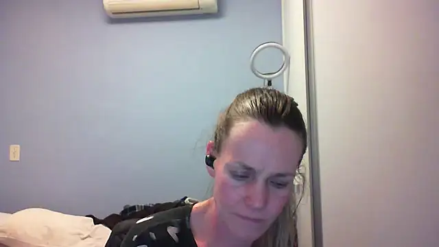 Annylove1 online show from October 2025 12:04:01 AM