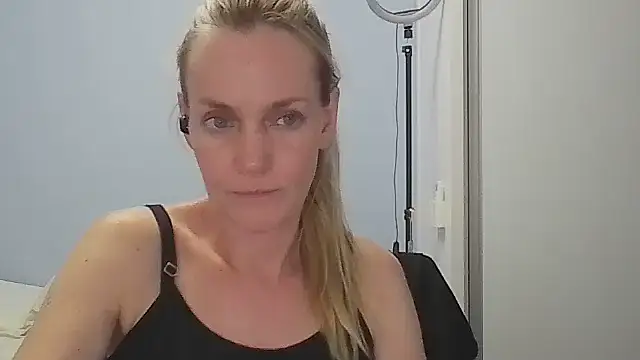 Annylove1 online show from February 2026 12:17:02 AM