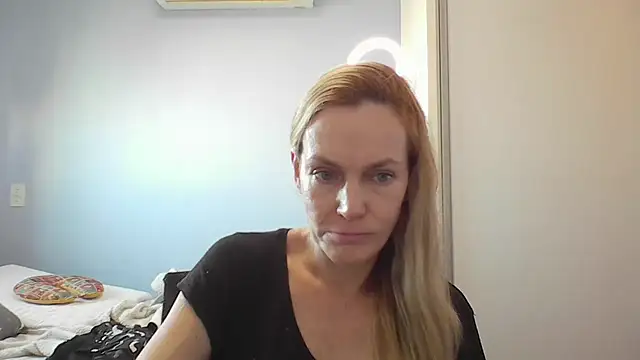 Annylove1 online show from March 2026 10:20:01 AM