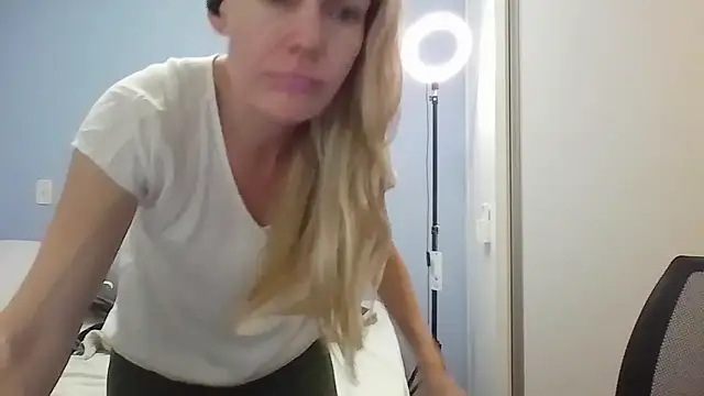 Annylove1 online show from March 2026 12:38:02 PM