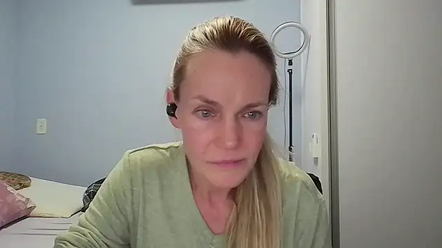 Annylove1 online show from April 2026 12:27:01 AM