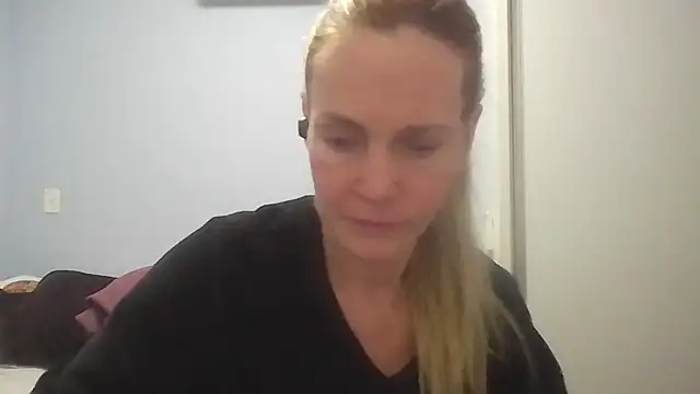 Snapshot of Annylove1 chatting on June 2026 12:35:01 AM Annylove1 online show from June 2026 12:35:01 AM