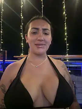 Snapshot of Hannahoff chatting on January 2025 01:19:01 AM Hannahoff online show from January 2025 01:19:01 AM