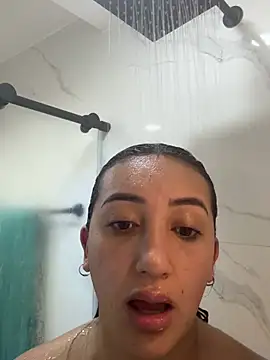 Snapshot of Hannahoff chatting on February 2025 07:10:01 PM Hannahoff online show from February 2025 07:10:01 PM