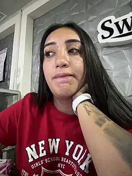 Snapshot of Hannahoff chatting on February 2025 12:37:01 AM Hannahoff online show from February 2025 12:37:01 AM