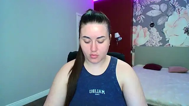 Snapshot of Roxie_Bradley chatting on May 2026 05:56:02 AM Roxie Bradley online show from May 2026 05:56:02 AM