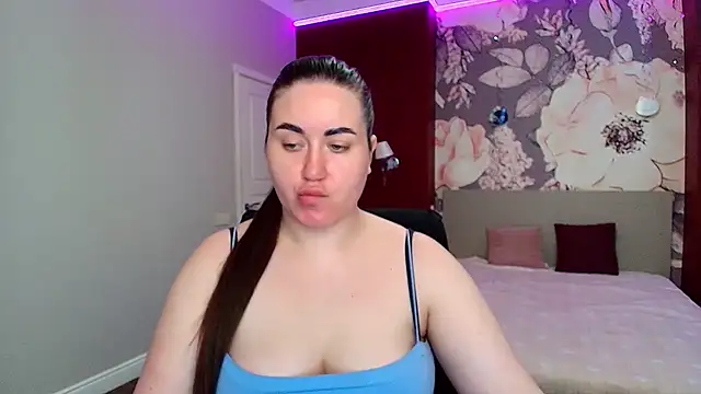 Snapshot of Roxie_Bradley chatting on May 2026 05:36:02 AM Roxie Bradley online show from May 2026 05:36:02 AM