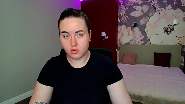 Snapshot of Roxie_Bradley chatting on May 2026 05:45:02 AM Roxie Bradley online show from May 2026 05:45:02 AM