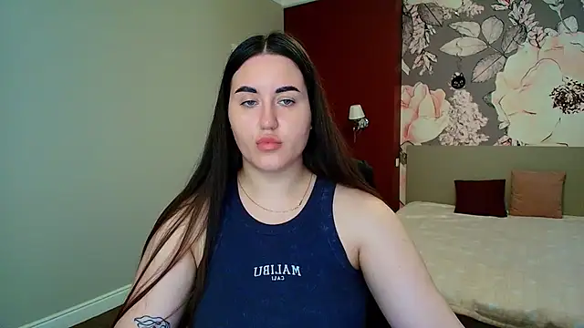 Snapshot of Roxie_Bradley chatting on June 2026 05:31:01 AM Roxie Bradley online show from June 2026 05:31:01 AM