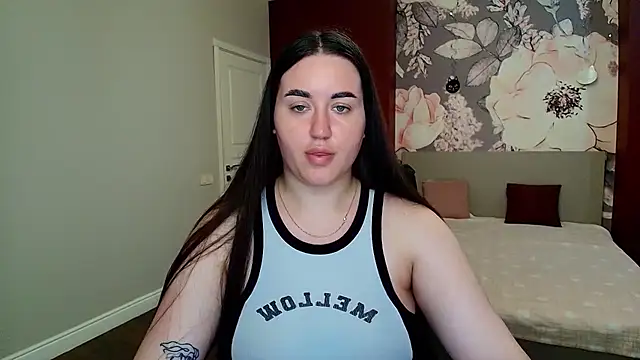 Snapshot of Roxie_Bradley chatting on June 2026 05:45:02 AM Roxie Bradley online show from June 2026 05:45:02 AM