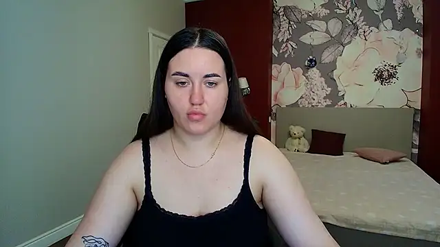 Snapshot of Roxie_Bradley chatting on July 2026 05:45:01 AM Roxie Bradley online show from July 2026 05:45:01 AM
