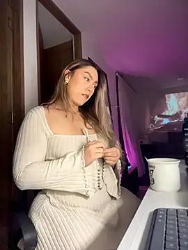 Im sophiie online show from March 2026 06:42:02 AM