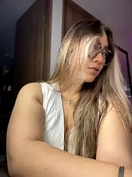 Im sophiie online show from March 2026 06:41:03 AM