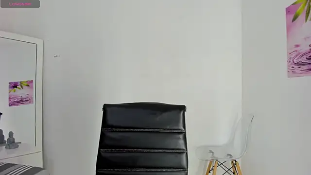 Snapshot of AlmaSean chatting on February 2025 06:59:01 PM AlmaSean online show from February 2025 06:59:01 PM