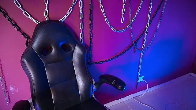 Snapshot of Laura_takint chatting on December 2024 07:51:01 PM Laura takint online show from December 2024 07:51:01 PM