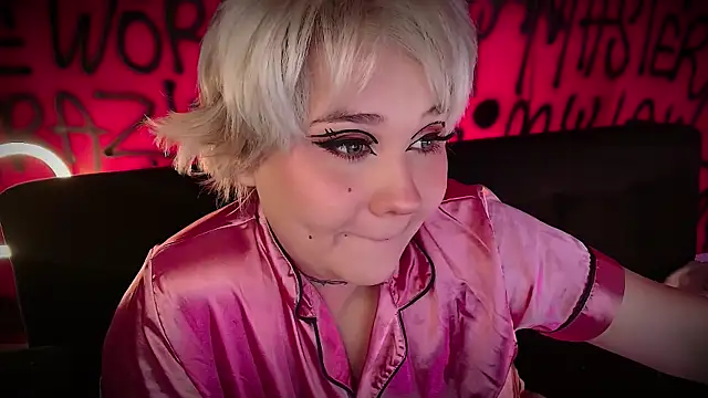 Snapshot of Laura_takint chatting on February 2025 04:04:01 PM Laura takint online show from February 2025 04:04:01 PM