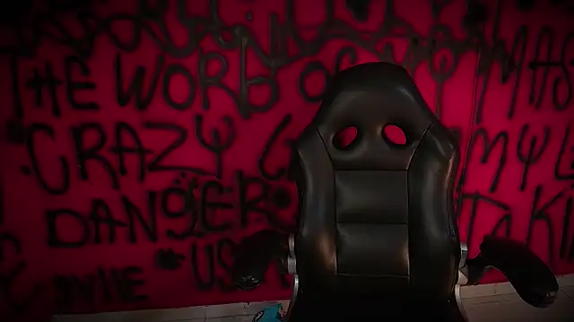 Snapshot of Laura_takint chatting on February 2025 04:04:02 PM Laura takint online show from February 2025 04:04:02 PM