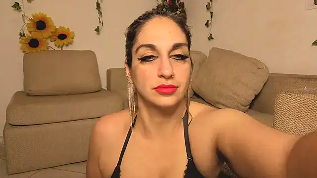 Snapshot of Bellydancerhot chatting on May 2026 05:35:01 AM Bellydancerhot online show from May 2026 05:35:01 AM