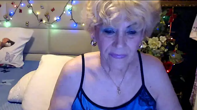 HappyWomanOn online show from December 2025 07:45:02 PM