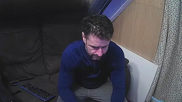 Snapshot of rob2810 chatting on February 2025 06:43:02 PM rob2810 online show from February 2025 06:43:02 PM