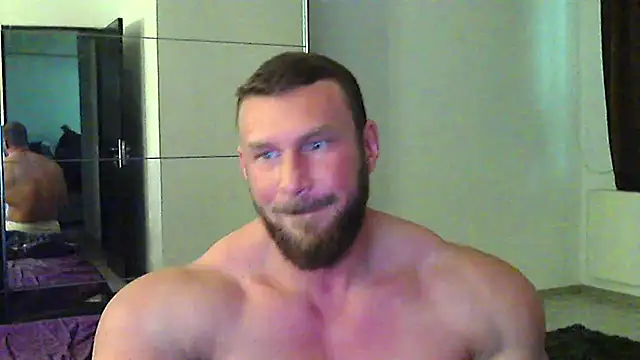 muscularkevin online show from April 2026 01:24:02 PM