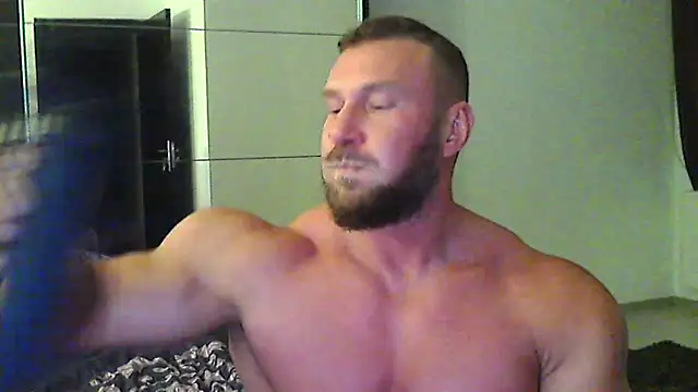 Snapshot of muscularkevin chatting on May 2026 03:24:02 AM muscularkevin online show from May 2026 03:24:02 AM