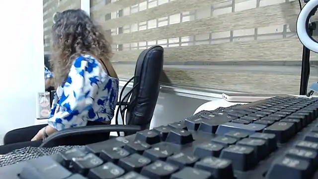 jesy hot online show from September 2025 10:00:01 PM