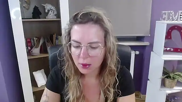 Zoey Erotic online show from September 2025 04:25:02 AM