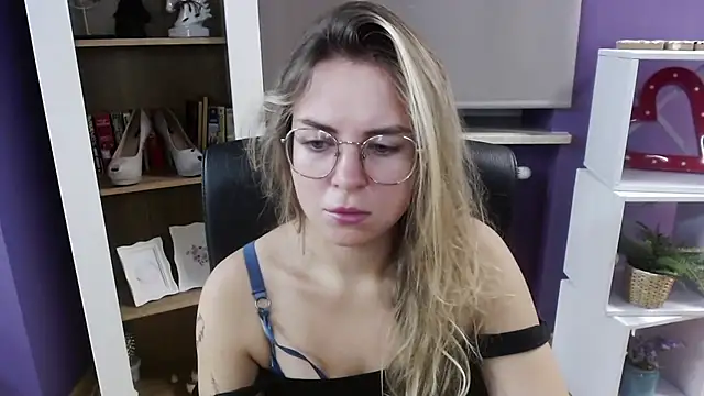 Zoey Erotic online show from October 2025 04:32:02 AM