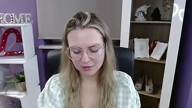 Zoey Erotic online show from November 2025 05:30:02 AM