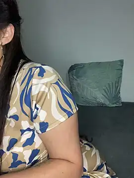 Snapshot of Kataliina chatting on January 2025 06:35:01 AM Kataliina online show from January 2025 06:35:01 AM