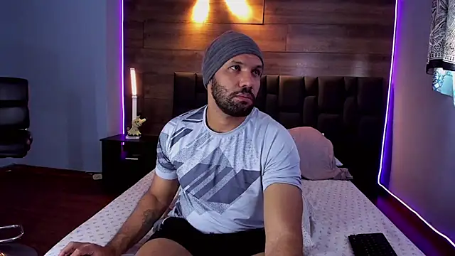 Snapshot of anthonylatynxd chatting on February 2025 03:52:01 PM anthonylatynxd online show from February 2025 03:52:01 PM