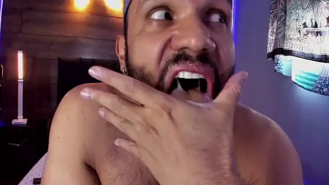 Snapshot of anthonylatynxd chatting on February 2025 02:29:02 PM anthonylatynxd online show from February 2025 02:29:02 PM