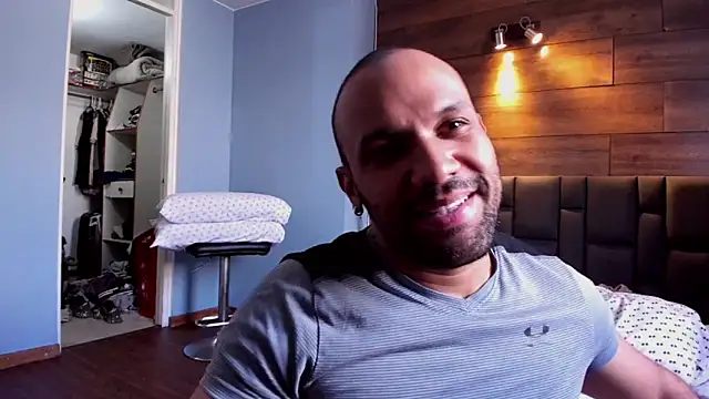 Snapshot of anthonylatynxd chatting on February 2025 02:27:02 PM anthonylatynxd online show from February 2025 02:27:02 PM